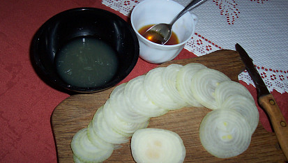 Cibulové mléko, suroviny: citron.šťáva, med, cibule, voda
