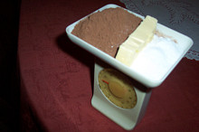 suroviny, které v těstě nahradí 100 g čokolády