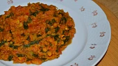 Dhal z červené čočky se špenátem a rajčaty