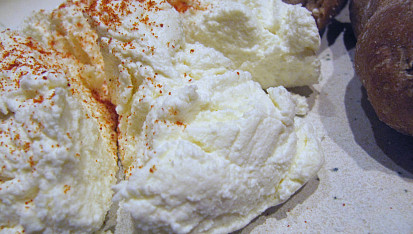 Domaci smetanova ricotta, .. z polotučného a 31% šlehačky...