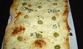 Domácí sýrová pizza