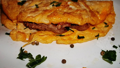 Grilované vepřové maso na pepři v omeletách, Grilované vepřové maso na pepři v omeletě