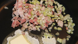 Míchaná vejce s řapíkatým celerem