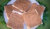 Jednohubky z toastového chleba, poskládaný chleba