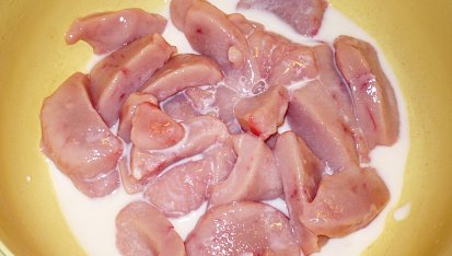 Jehněčí žlázy s rajčatovo-hořčičnou omáčkou