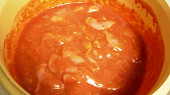 Jehněčí žlázy s rajčatovo-hořčičnou omáčkou