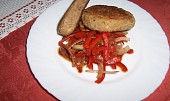 Karbanátky z trouby na paprikovém salátu (dobrou chuť)