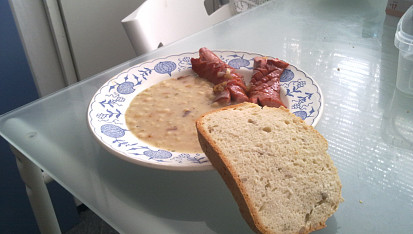 Klasická fazole po hustu s cibulkou
