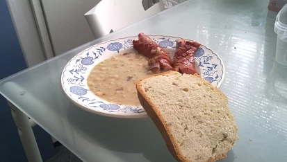 Klasická fazole po hustu s cibulkou