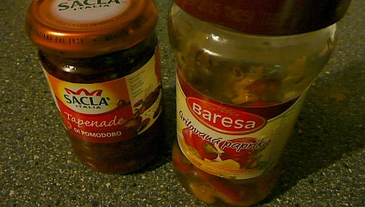 Krůtí stehno s tapenádovo paprikovou omáčkou, tapenáda a gril.papriky