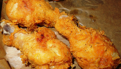 Kuřecí menu na způsob KFC, ... po usmažení na plech a šup do trouby