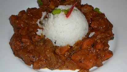 Mafé - hovězí ragú dušené v arašídové omáčce - Senegálský guláš, Mafé