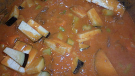 Mafé - hovězí ragú dušené v arašídové omáčce - Senegálský guláš
