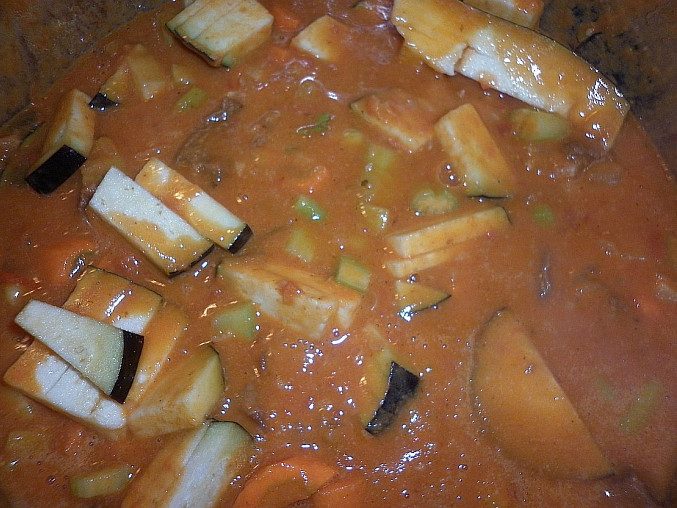 Mafé - hovězí ragú dušené v arašídové omáčce - Senegálský guláš, Po přidání zeleniny