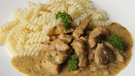 Masová směs v koprovo-dijonské omáčce s česnekem