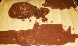 Mramorový moučník s tvarohem a čokoládou