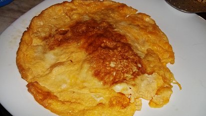 Omeleta s lososem a žampiony, hotová omeleta...