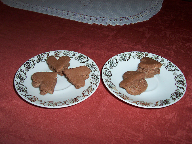 Pěnová kakaová srdíčka, vpravo - tvary se sesunuly