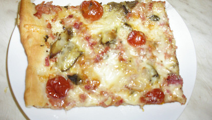 Pikantní salámová pizza