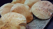 Pita chléb s čerstvou syrovátkou a žitnou moukou