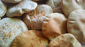 Pita chléb s čerstvou syrovátkou a žitnou moukou, Chleb z vrchni i spodni strany
