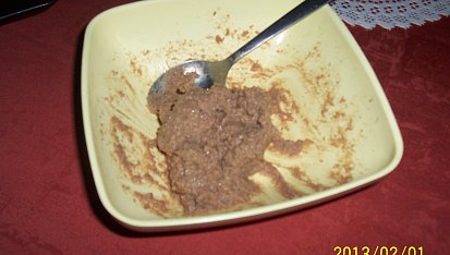 Polévkové knedlíčky z drůbežích žaludků, vařené a rozmixované žaludky smíchat s kořením a ostatními surovinami,