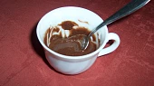 Pro mlsaly mňamka ze sušeného mléka, krém je připraven - nemá smysl ho přendavat na talířek