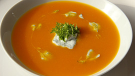 Rakouská dýňová polévka s koprem