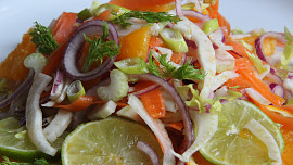 Salát z fenyklu a pomeranče s medovo - limetkovou zálivkou