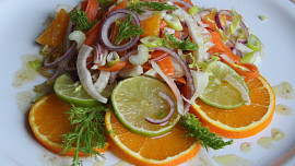 Salát z fenyklu a pomeranče s medovo - limetkovou zálivkou