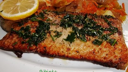Smažený rybí filet s bylinkovým osvěžením