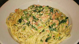 Špagety se špenátem a lososem