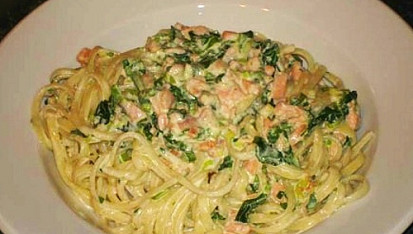 Špagety se špenátem a lososem