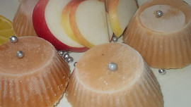 Šťavnatý sorbet z jablek, medu, mandarinkové a citronové šťávy