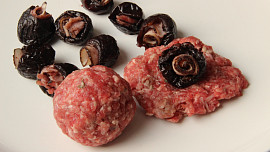 Švestky v koulích se švestkovým rozvarem