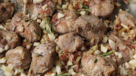 Telecí s hořčicovou omáčkou