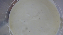 Těstovinový salát s kuřecím masem a jogurtovou zálivkou