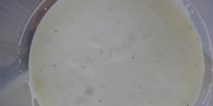 Těstovinový salát s kuřecím masem a jogurtovou zálivkou (jogurtová zálivka)