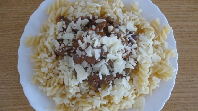 Těstoviny s drůběžími játry