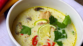 Thajská kuřecí polévka