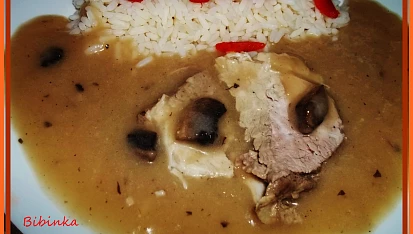 Vepřové plátky s žampiony, sterilovanou kapií a zázvorem