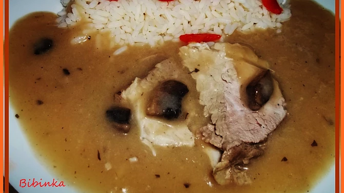 Vepřové plátky s žampiony, sterilovanou kapií a zázvorem