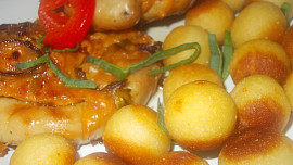 Vinná  klobása v těstíčku z polooštěpku, šunky a pórku