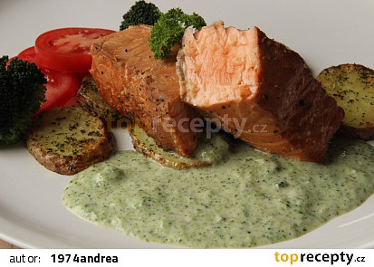 Zauzený losos s brokolicovou omáčkou
