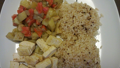 Zelenina s tofu a rýží