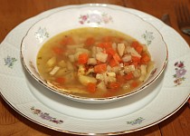 Zeleninová polévka s fritátovými nudlemi