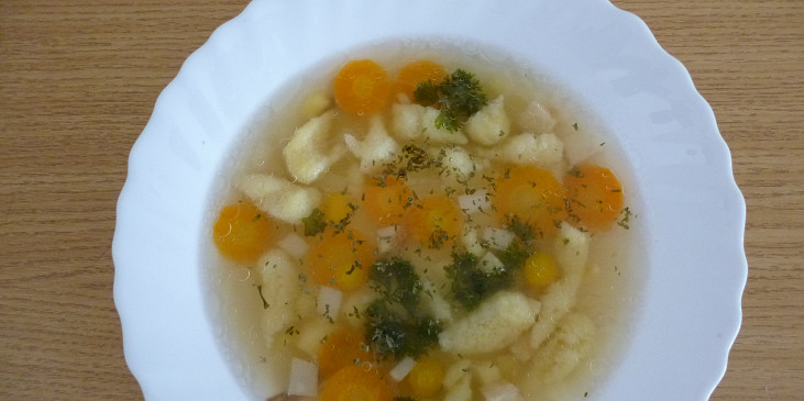 Zeleninová polévka s krupičnými nočkami
