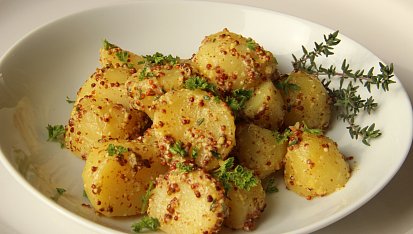 Brambory s hrubozrnnou hořčicí a tymiánem