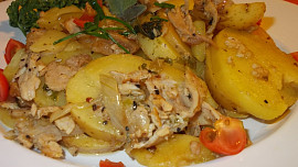 Brambory s uzeninou z papiňáku