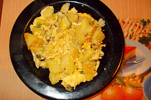 Brambory,vejce,jarni cibulka